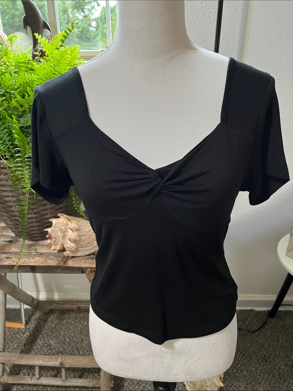 Black Twist-Front Crop Top with Short Sleeves